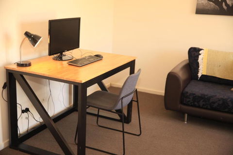 Cheerful Huge Home In Truganina - Pubs and Clubs 3