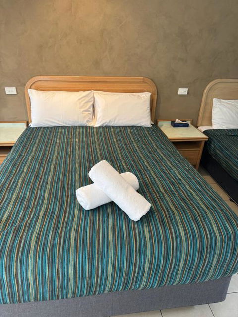 Chelsea Motor Inn - Pubs and Clubs 3