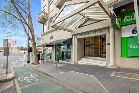 Chic 1-Bed Apartment In The Heart Of Melbourne - Pubs and Clubs 4