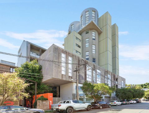 Chic 1-Bed Apartment In The Heart Of Newtown - Pubs and Clubs 4