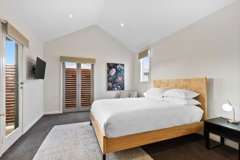 Chic 2-Bed Home By Bustling Shops - Pubs and Clubs 1