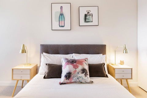 Chasing Skylines - Chic & Contemporary Living - Pubs and Clubs 0