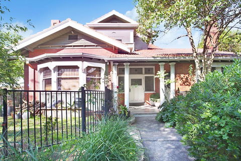 Chic Elwood Escape By Ready Set Stay - Pubs and Clubs 4