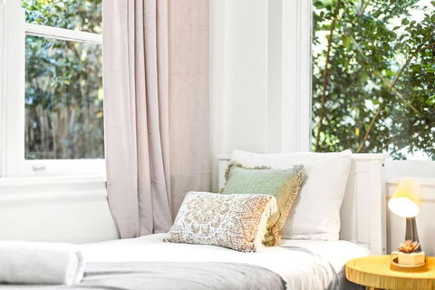 Chic Single Room - Seconds To Transport & Shops - Shared Bathroom - Pubs and Clubs 1