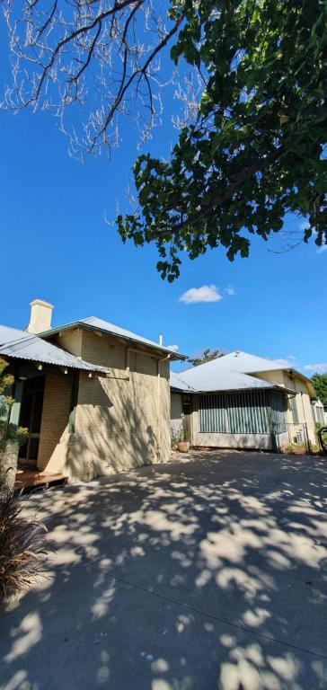 Chinnock B&B - Pubs and Clubs 4