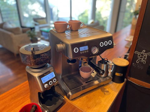 Circuit Beach House - A Piece Of Paradise! - Pubs and Clubs 1