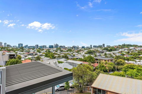 Cirque Apartments - Pubs and Clubs 4