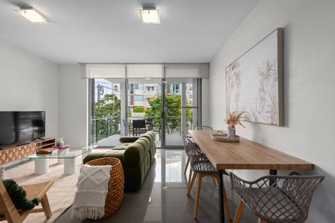 Cirque Apartments - Pubs and Clubs 1