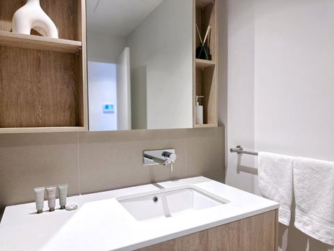 City Center Serenity Suite At Southern Cross Precinct - Pubs and Clubs 3