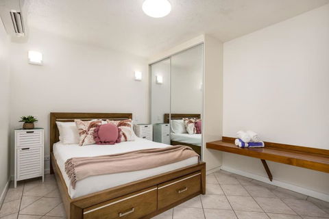 City Centre Unit On The Esplanade - Pubs and Clubs 2