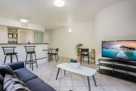 City Centre Unit On The Esplanade - Pubs and Clubs 0