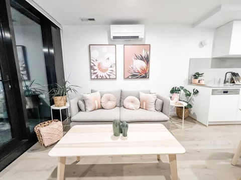 City Centre - Pool - Parking - Self Check-in - Pubs and Clubs 1