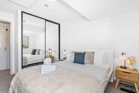 City Life 2BR Apt With Pool,Gym, Sauna, Carbay - Pubs and Clubs 1