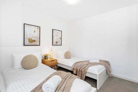 City Life 2BR Apt With Pool,Gym, Sauna, Carbay - Pubs and Clubs 3