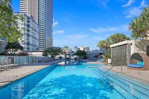 City Meets Coast - Modern Resort Haven By The Beach - Pubs and Clubs 1