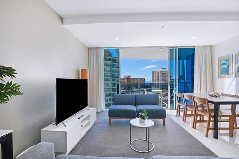 City Meets Coast - Modern Resort Haven By The Beach - Pubs and Clubs 2