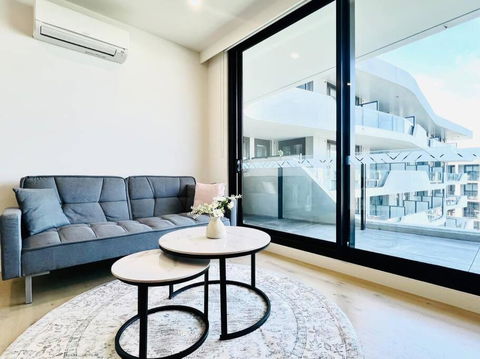 Cityline Serenity 2BR In Monash - Pubs and Clubs 3