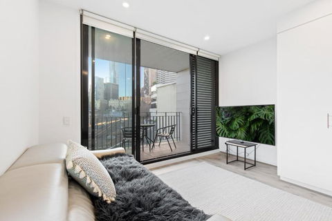 Cityscape In The Heart Of Melbourne - Pubs and Clubs 1