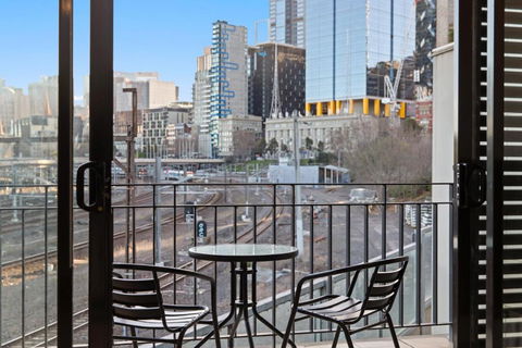 Cityscape In The Heart Of Melbourne - Pubs and Clubs 4