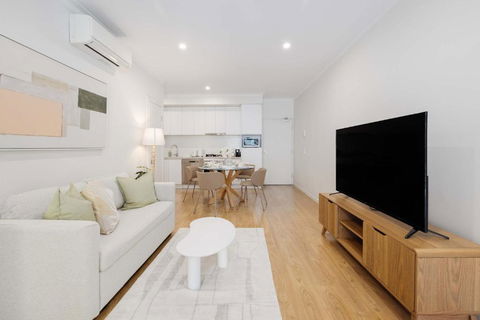 Cityside Comfort 1BR Retreat In West End Parking - Pubs and Clubs 2