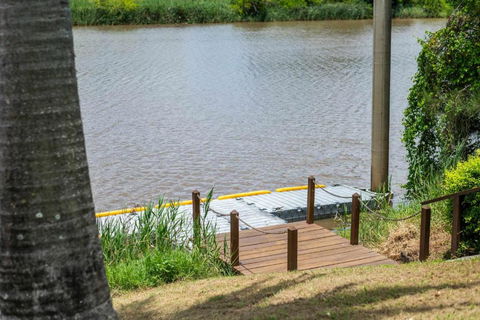 Clarence River Retreat - Oceanstays - Farmstay & Jetty - Pubs and Clubs 1