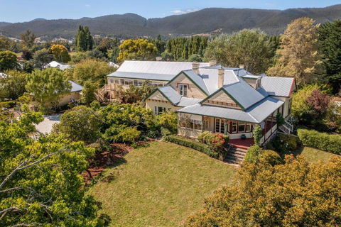 Clifton Homestead - Pubs and Clubs 1