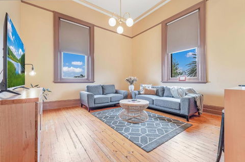 Clocktower Suites - Pubs and Clubs 1