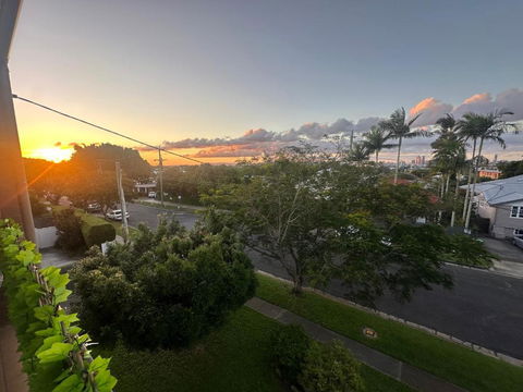 Close To The City - Pubs and Clubs 0