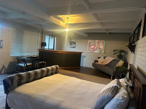 Close To The City - Pubs and Clubs 3