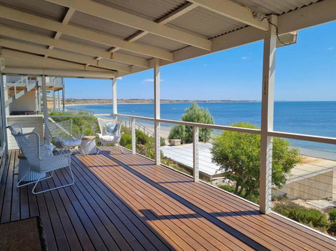 Cloud 9 - Pubs and Clubs 0