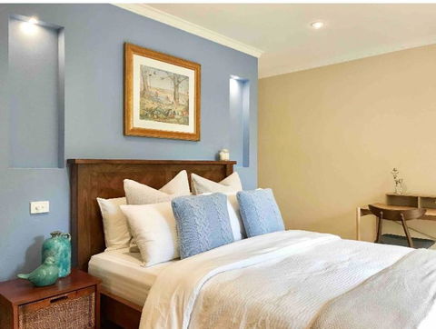 Cloud 9 Guest Suite - Pubs and Clubs 0