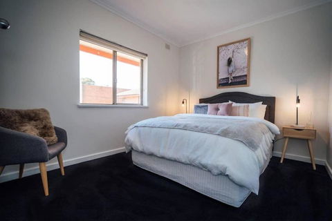 Clouds On Francis North Adelaide - Pubs and Clubs 1