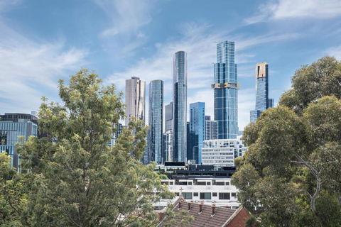 City Lights And Lake Breezes Near Albert Park - Pubs and Clubs 2