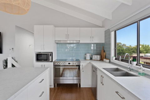 Coastal Comfort Retreat Cowes Phillip Island - Pubs and Clubs 4