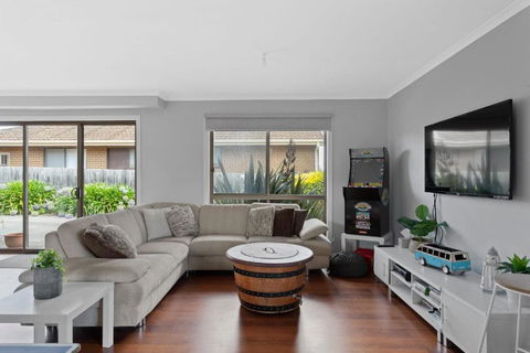 Coastal Comfort Retreat Cowes Phillip Island - Pubs and Clubs 1