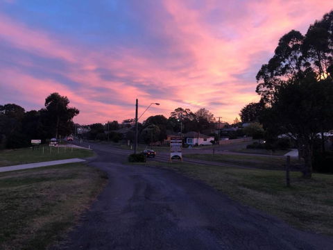 Coal Creek Motel - Pubs and Clubs 3