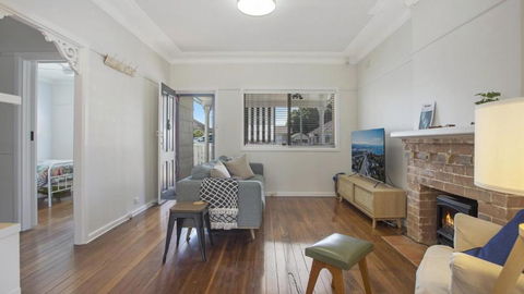 Coast Along - Ettalong Beach - Pubs and Clubs 1