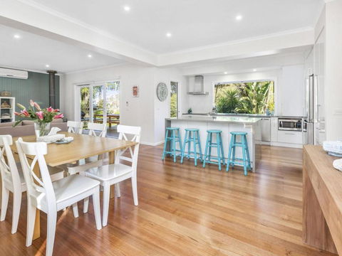 Coastal Breeze Balnarring - Pubs and Clubs 1