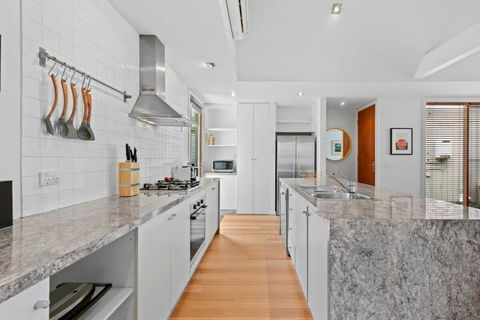 Coastal Class And Sophistication 500m To Beach - Pubs and Clubs 4