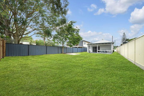 Coastal Cottage - Pubs and Clubs 4