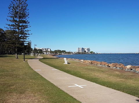 Coastal Cottage - Pubs and Clubs 1