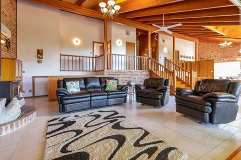 Coastal Cove - Pubs and Clubs 4