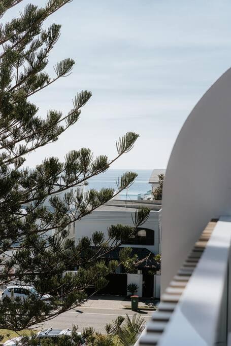 Coastal Elegance Luxurious Living - Pubs and Clubs 0