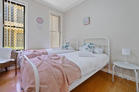 Coastal Getaway In Toowoon Bay By Central Coast Beach Breaks - Pubs and Clubs 2