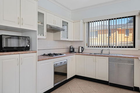 Coastal Getaway In Toowoon Bay By Central Coast Beach Breaks - Pubs and Clubs 3