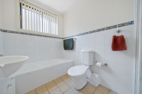 Coastal Getaway In Toowoon Bay By Central Coast Beach Breaks - Pubs and Clubs 4