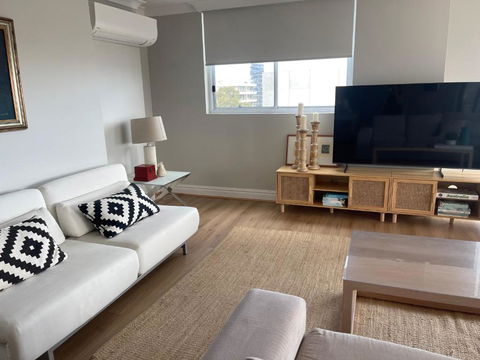 Coastal Luxury - Pubs and Clubs 3