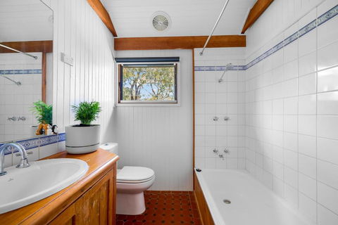 Coastal Oasis - Pubs and Clubs 0