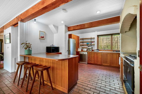 Coastal Oasis - Pubs and Clubs 4