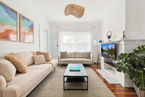 Coastal Retreat In The Heart Of Manly - Pubs and Clubs 0